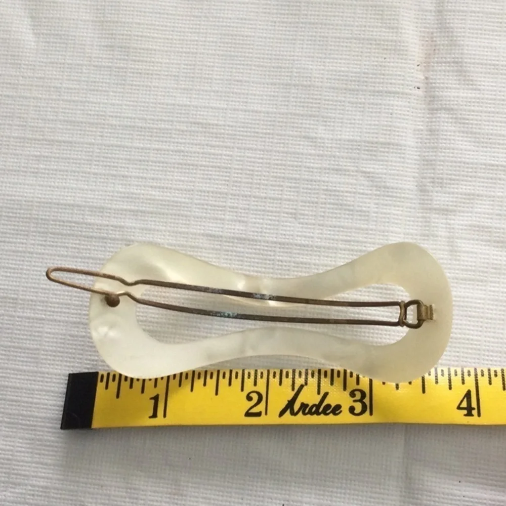 Woman’s Vintage Elegant Hair Barrette color white